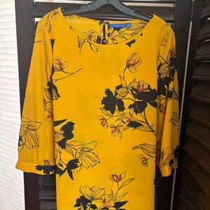 Pretty floral blouse with 3/4 Sleeves